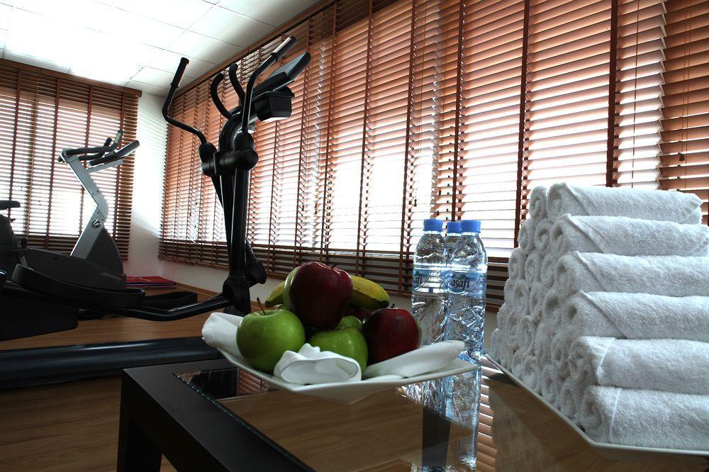Holiday Inn Express Dubai Safa Park By Ihg Exterior foto