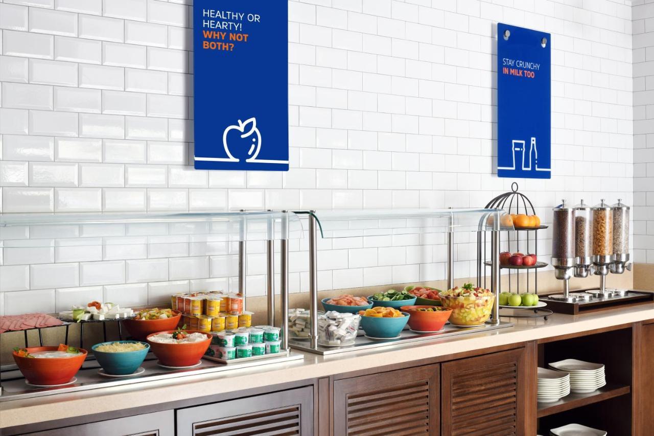 Holiday Inn Express Dubai Safa Park By Ihg Exterior foto