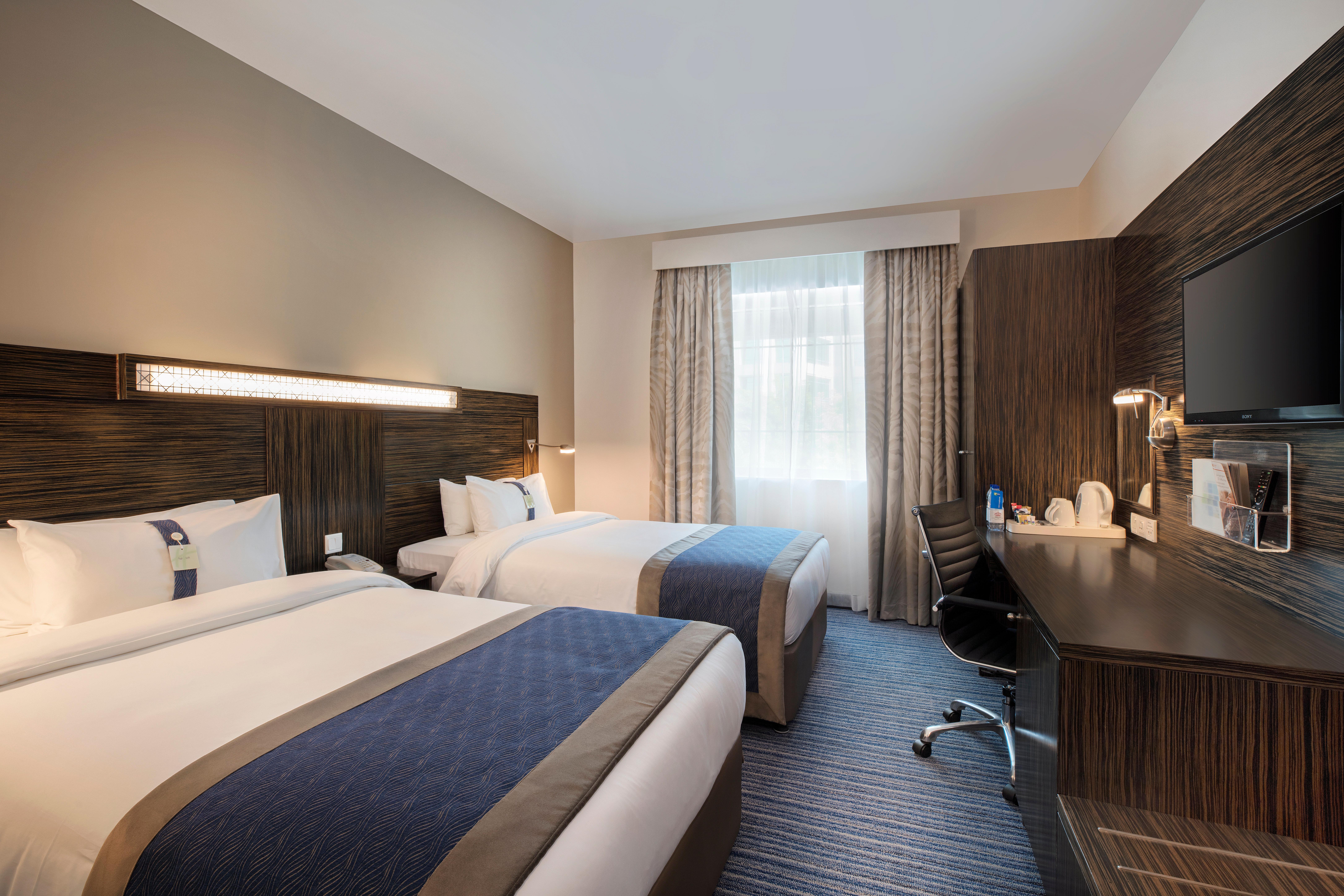 Holiday Inn Express Dubai Safa Park By Ihg Exterior foto