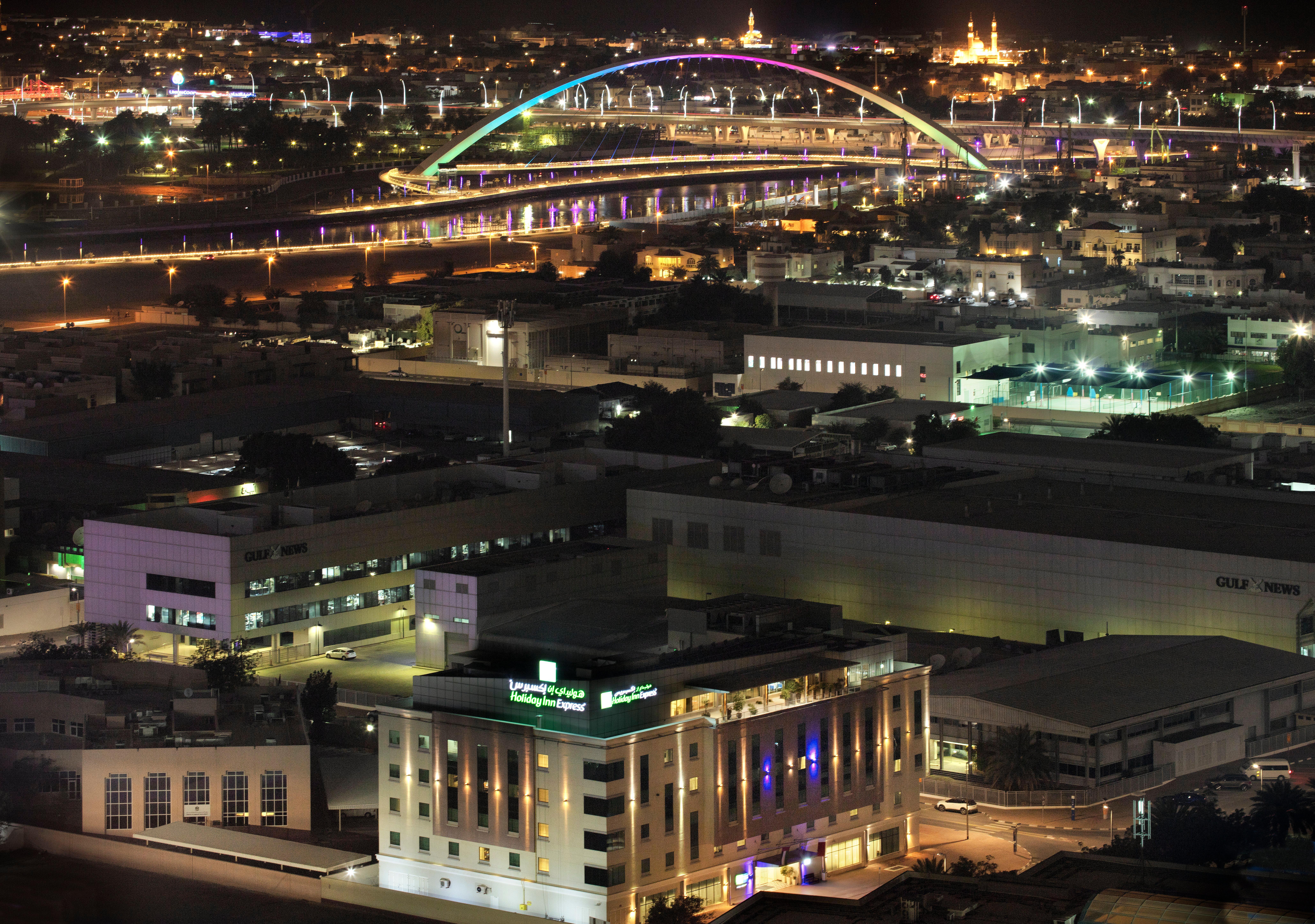 Holiday Inn Express Dubai Safa Park By Ihg Exterior foto