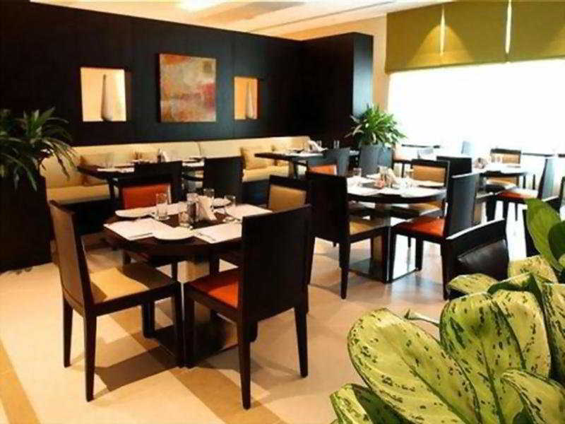 Holiday Inn Express Dubai Safa Park By Ihg Exterior foto